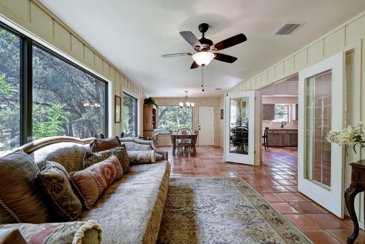 Messina Inn Wimberley Habitación foto
